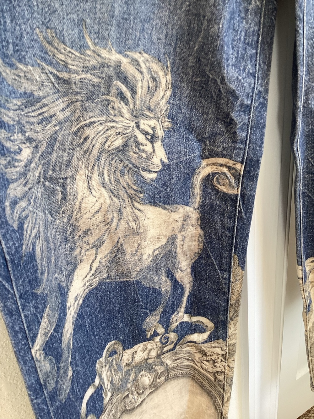 Anthropologie Low Rise Wide Leg Jeans Pilcro New 27 Zbo Roman Lion Unicorn Art - Picture 10 of 15
